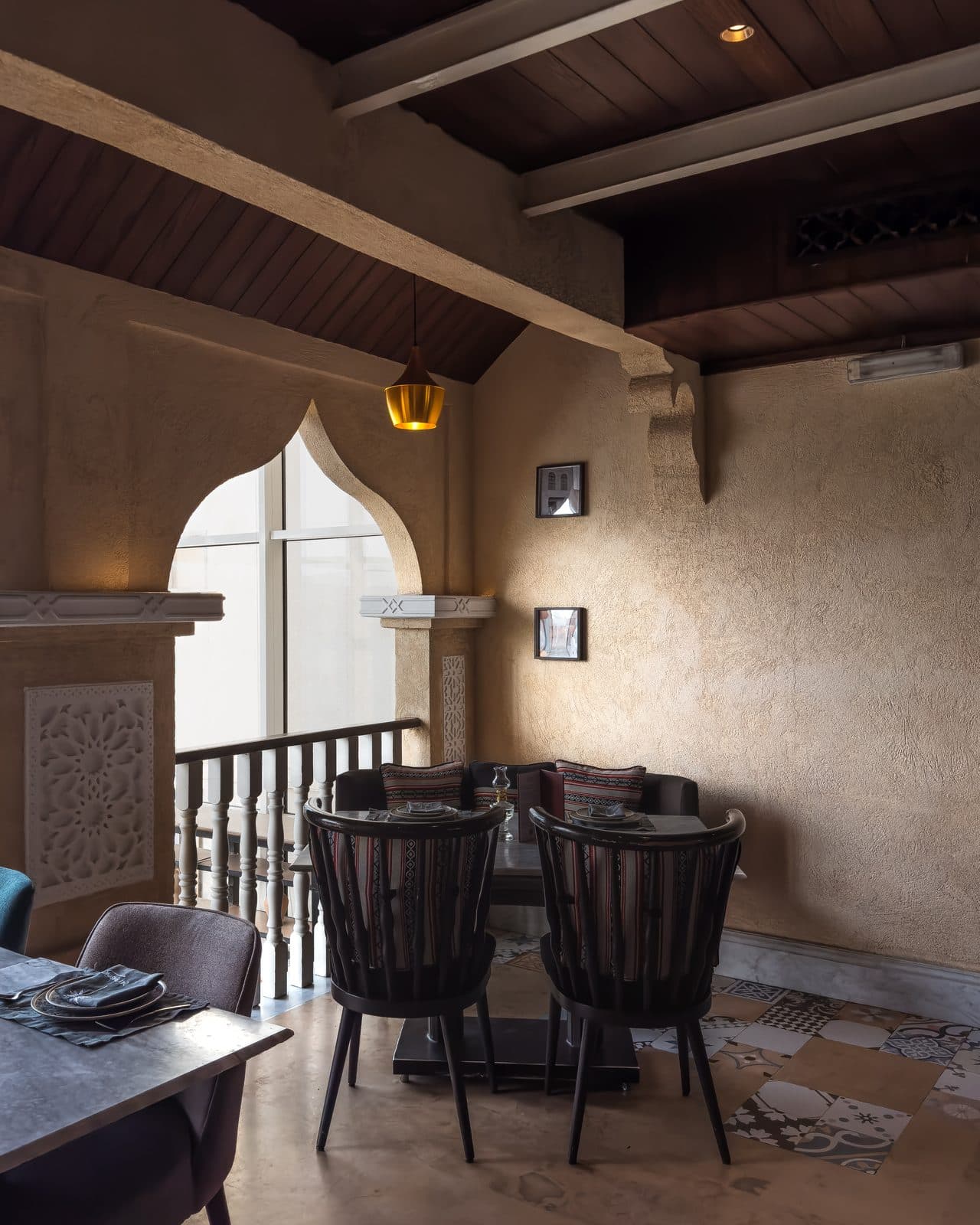 An arched dining nook at Dar Basma, Al-Ahsa