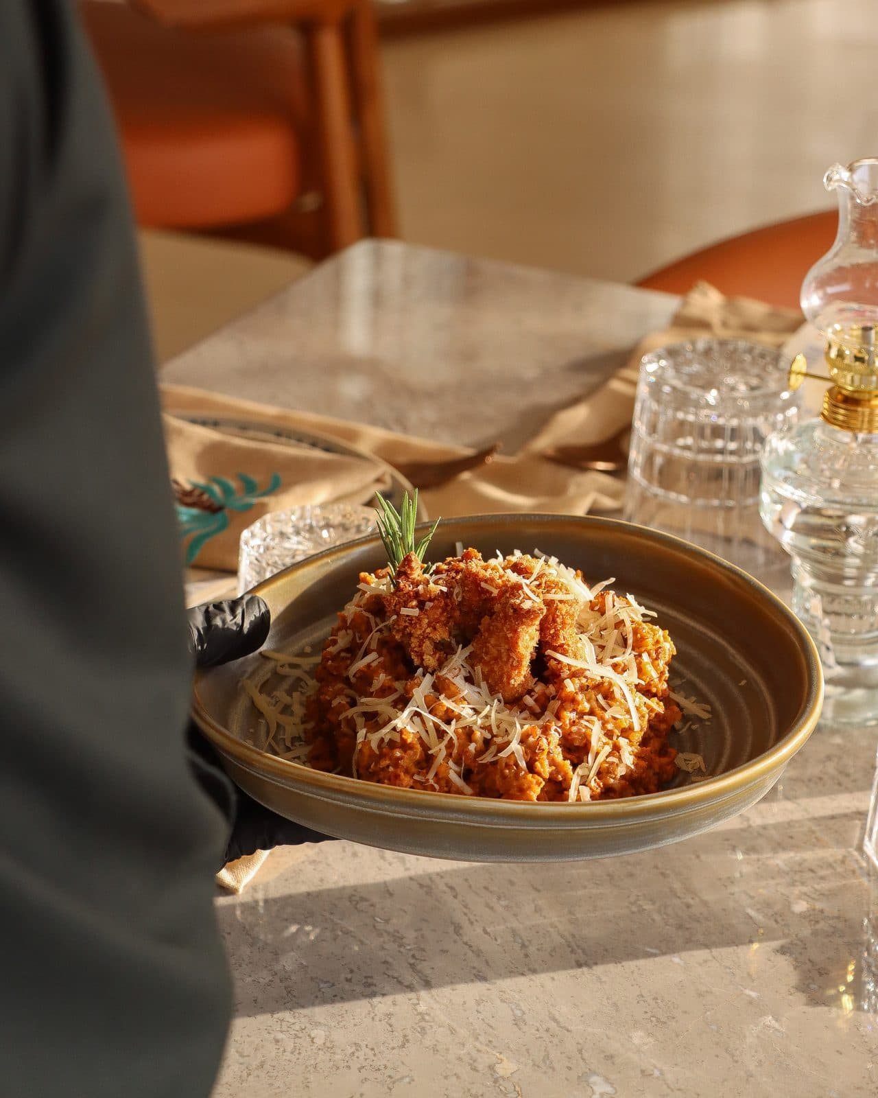 طبق الأرز الحساوي، المدينة